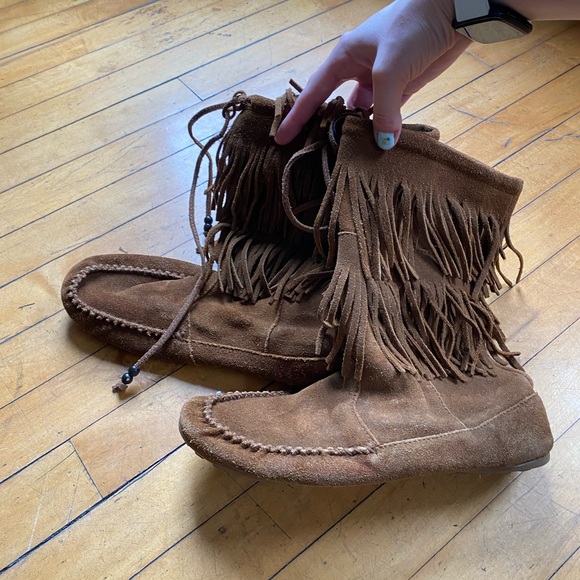 Minnetonka Suede Fringe Boots - Picture 1 of 8